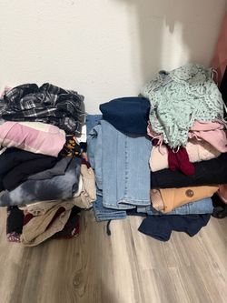 27-Piece Women’s Clothing Lot | XS–S | Jeans 25–28