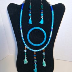 LIKE NEW Disney Pandora Avatar necklace, earrings and bracelet set $25 FIRM