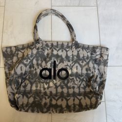 Alo Yoga Iconic Shopper Grey Tie Dye Tote Bag.