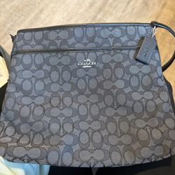 Coach Signature crossbody bag 🖤
