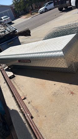Truck tool box