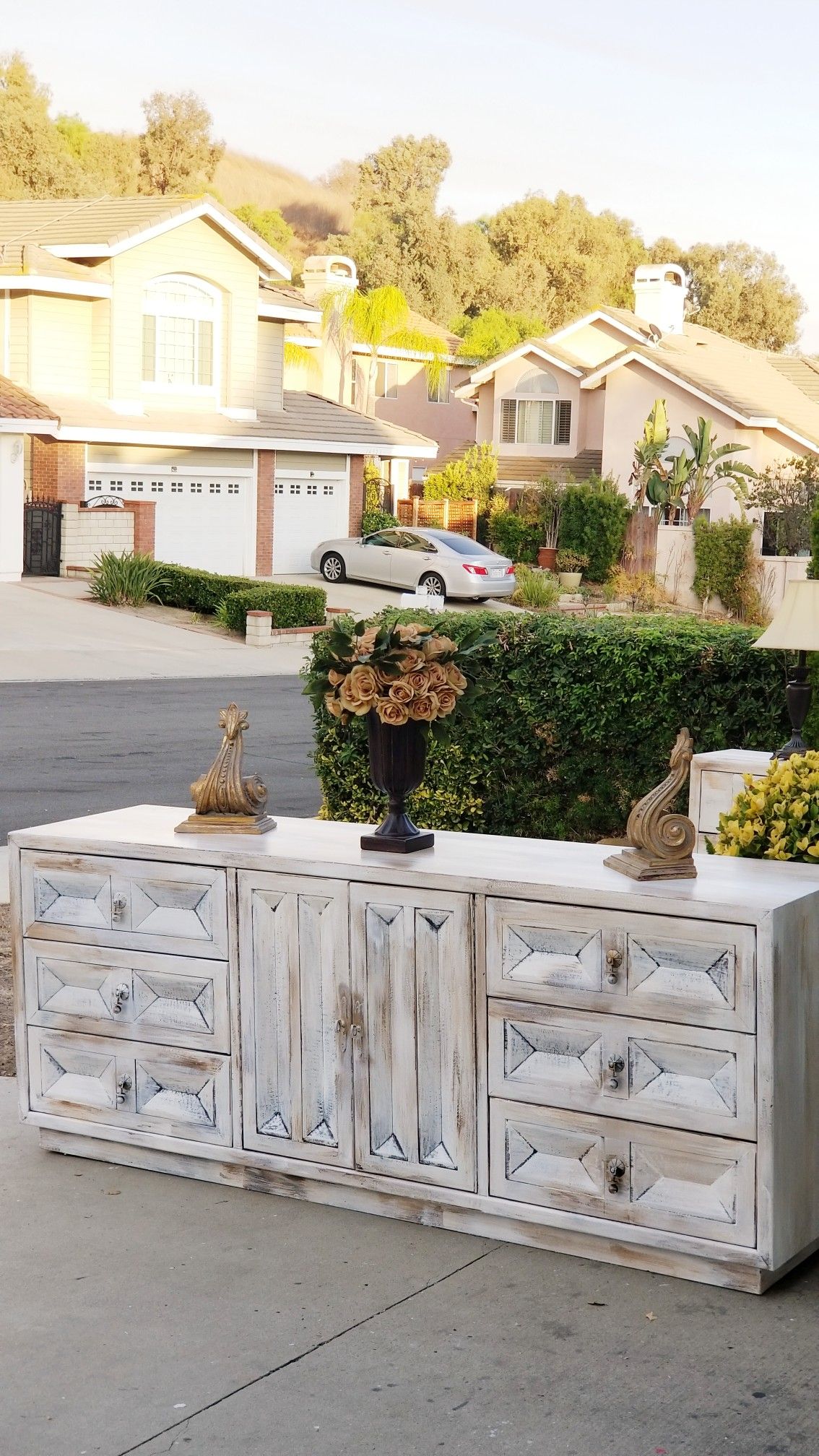 DRESSER/CREZENZA W 9 DRAWERS AND MIRROR IS INCLUDED