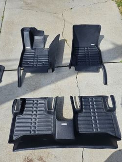 Alfa Romeo Stelvio TuxMat Floor Mats - Excellent Condition!