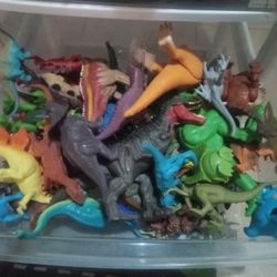 Box Of Dinosaurs In Great Condition.. 