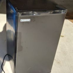 Tramontina small refrigerator 80901