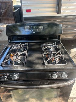 GE stove black