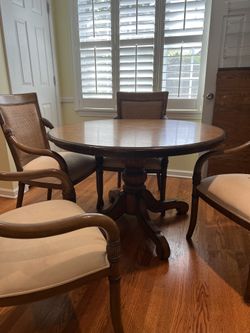 Vintage Kreiss Expandable Dining Set – Table + 4 Chairs