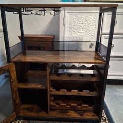 Wine Cabinet/ Muebele Para Vinos