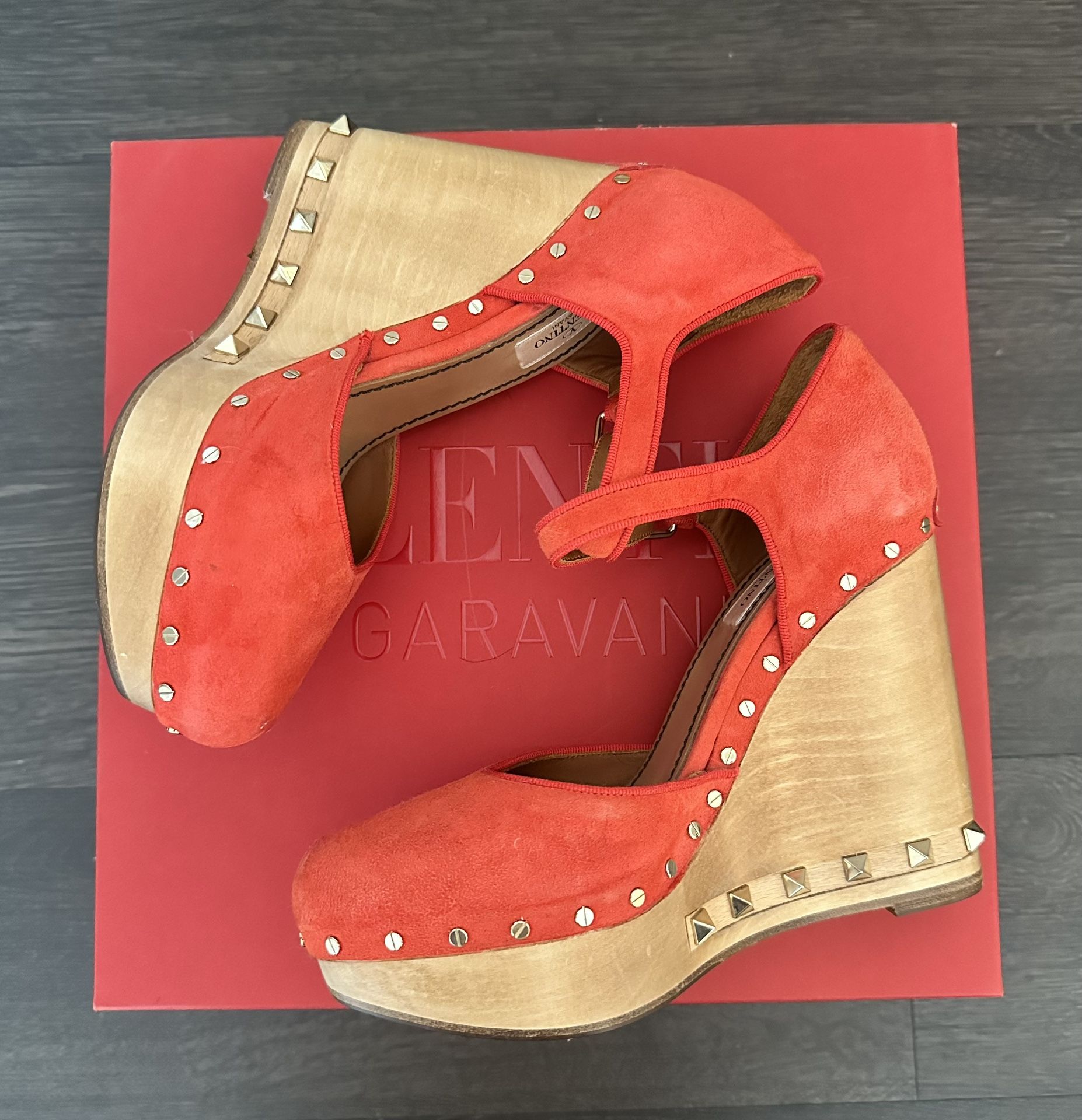 NEW with Box – Valentino Rockstud Wedges – Size 37 / US 7 – Orange Suede