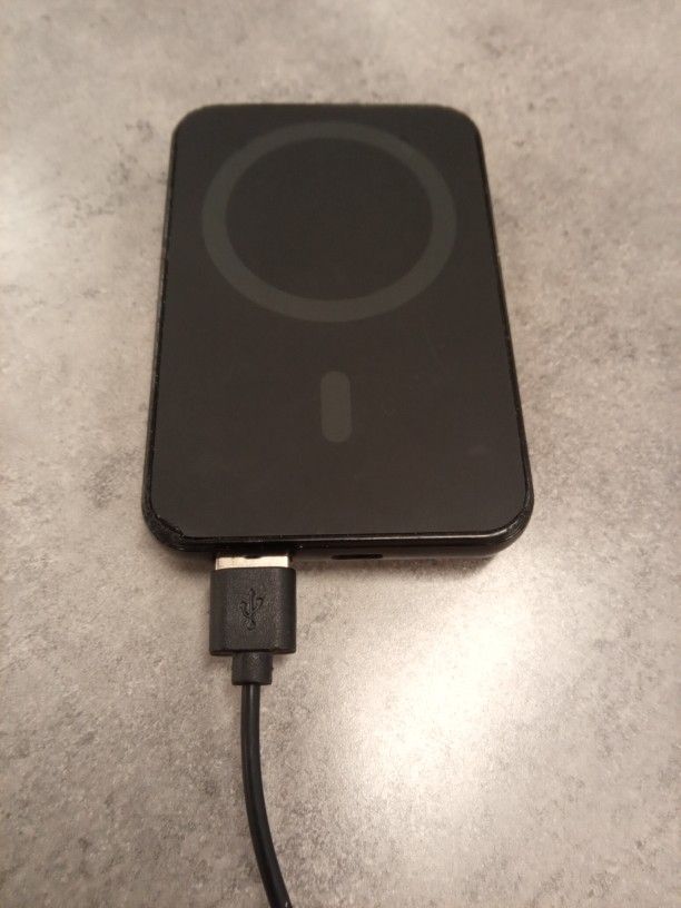 ENERGIZER Ultimate Lithium 5000mAh WIRELESS Power Bank! PORTABLE BATTERY CHARGER! With 3 PORTS! LED Lights!