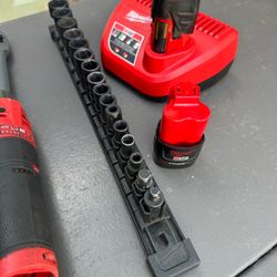 Milwaukee Socket and batteries only for m12 Ratchet ( NO RATCHET)