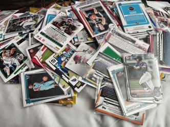 100+ Collectible Baseball, Basketball and Football Cards