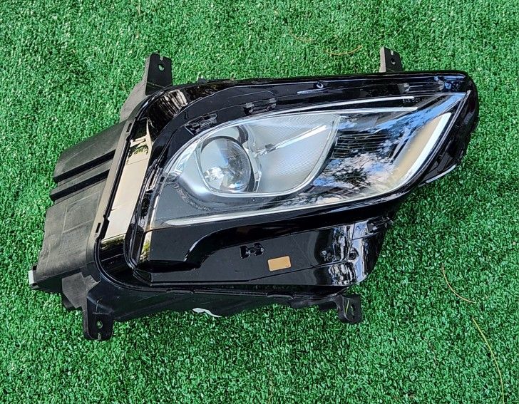 Buick Enclave Headlamp 2022-2024 Right Side OEM 