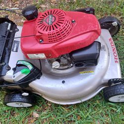 Lawnmower/lawn Mower Honda Excellent Conditions Rear Wheel Drive Self Propelled Ready For Work. 
