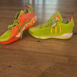 Damian 6s Basketball Shoes Size Ten Never Worn