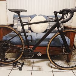 2023 Cannondale Topstone Gravel Roadbike Size 54cm Medium  Like New..
