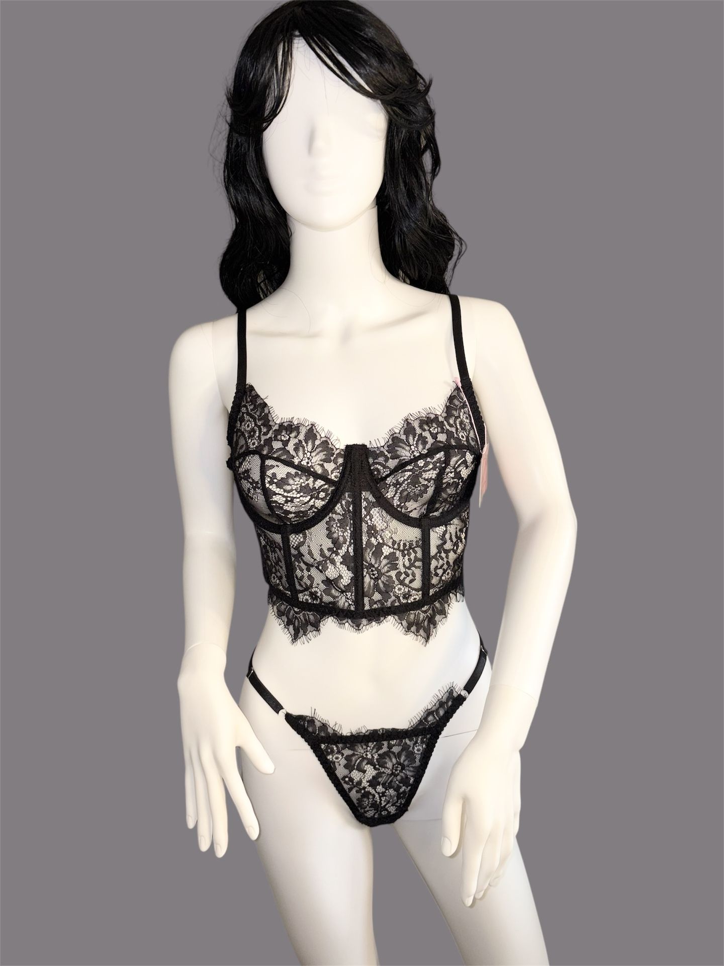Black lace Corset lingerie set, with detail adjustable straps it has detailed edges to complete this look SIZE MEDIUM