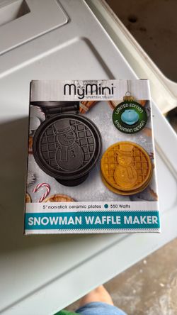 Snowman waffle maker