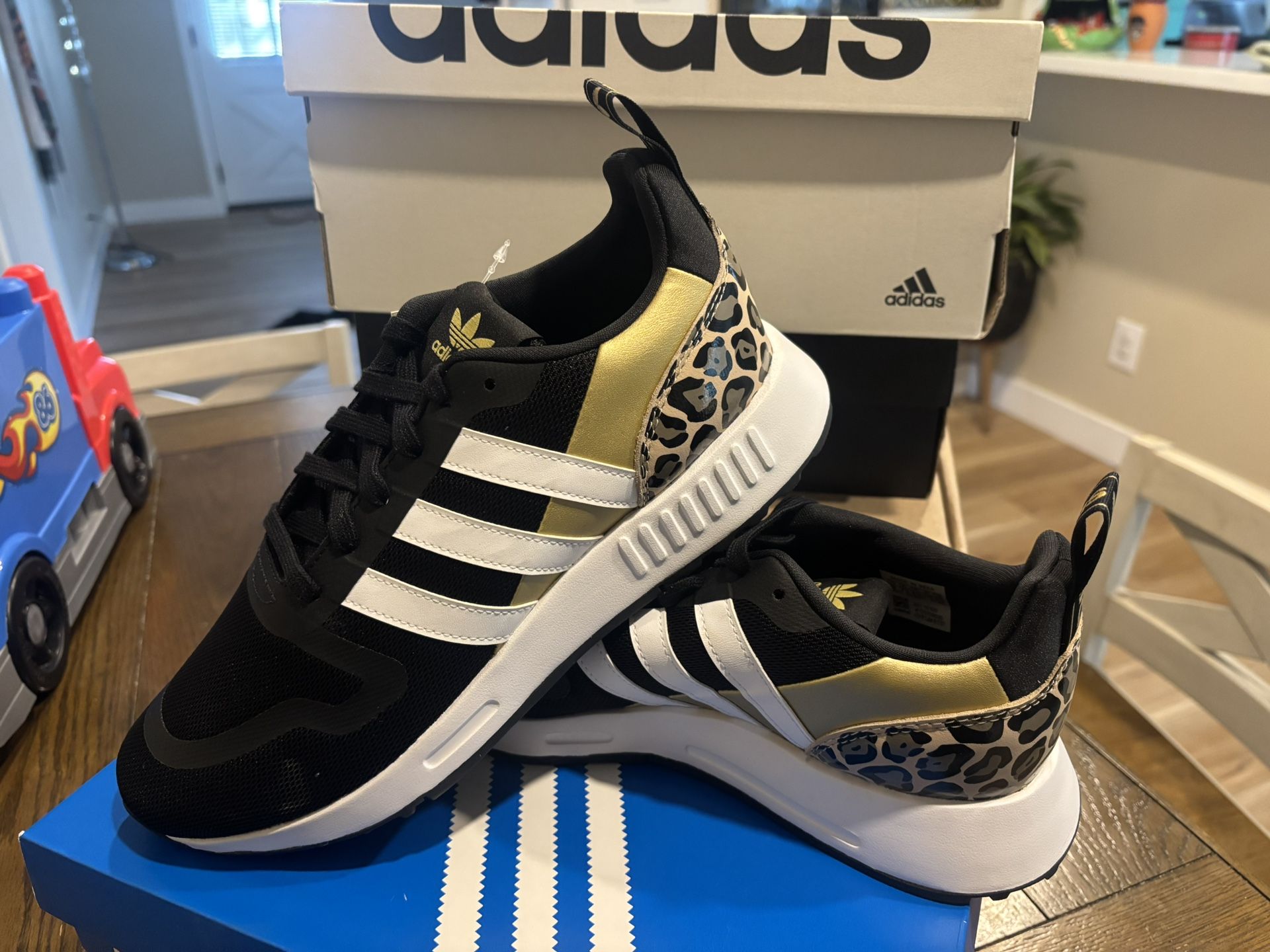 Women’s Leopard Adidas Size 9 Brand new