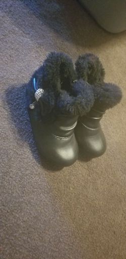 Girl black boots size 4