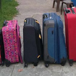 Selling 5 Travel 🧳 Luggages All Sizes Prices Vary Per Item Good condition Each Functions Good See Details Below 👇 South La 90043 