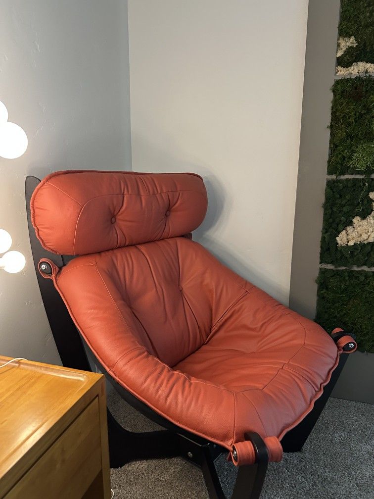 IMG Luna High Back Leather Chair