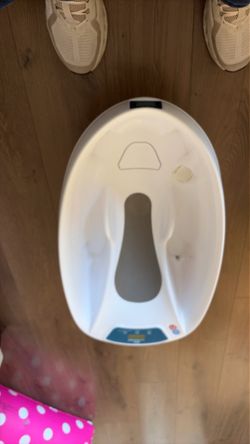 Aqua scale baby bath