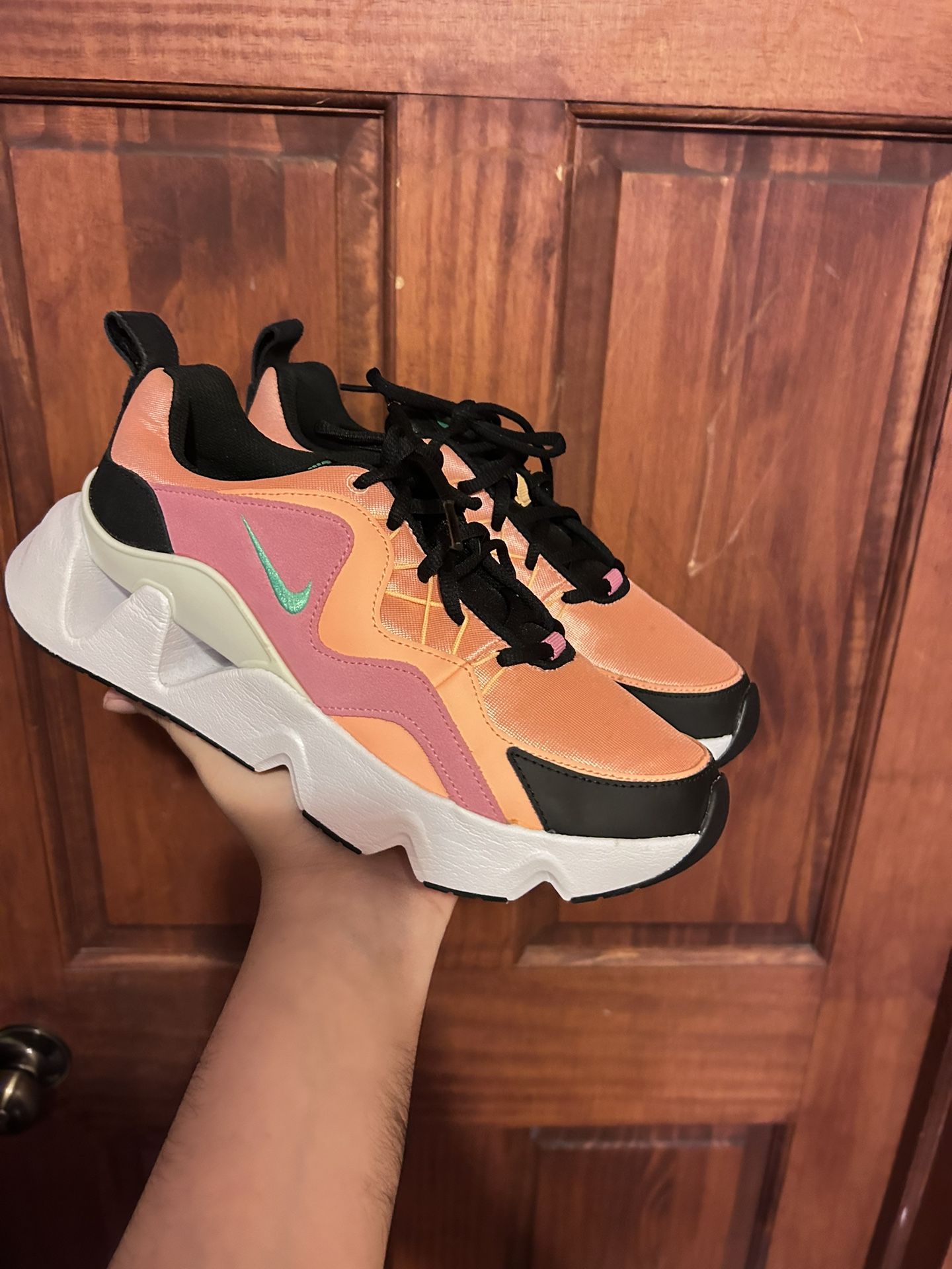 WOMANS NIKE CW7019-800 ORANGE PULSE RUNNING SHOE US 8.5