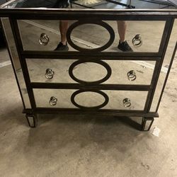 Dresser / Nightstand 