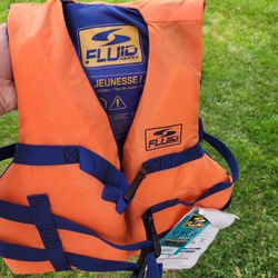 New never used Fluid aquatics Type III swimming vest