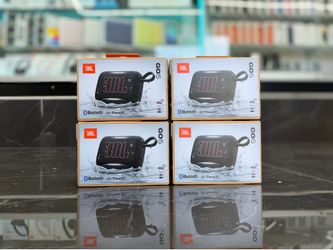 JBL ON THE GO 5 with air touch technology (touch another one next to it and they connect automatically)((Take It Home In Payments/ llévatelo a casa en