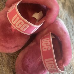 NEW WOMENS/YOUTH UGG SLIPPERS 