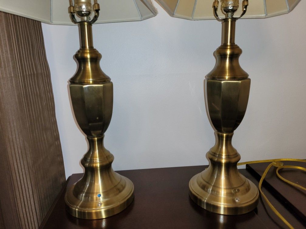 Antique Brass Full Bed And Two Lamps