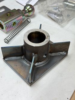 B&W Turnoverball Underbed Gooseneck Trailer Hitch for Flatbed Trucks - 30,000 lbs