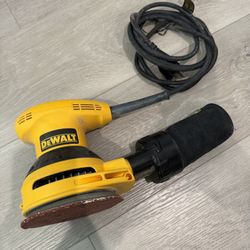 Dewalt Orbital Sander w/ Cord + Extra Pads + Carrying Bag – Works Great