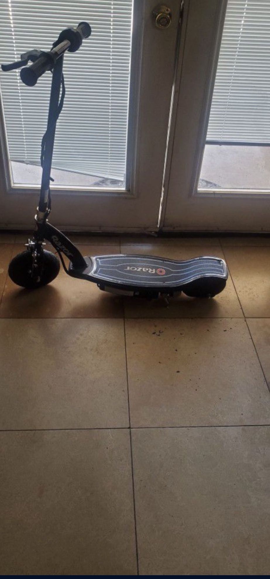 Razor E100 Glow Electric Scooter