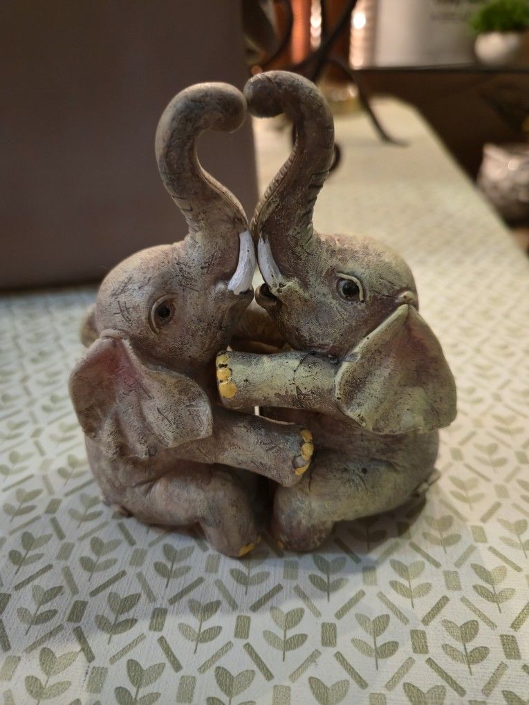 Hugging Elephant Figurines 5x5