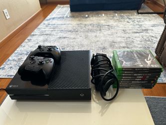 Xbox one + 2 controllers and games
