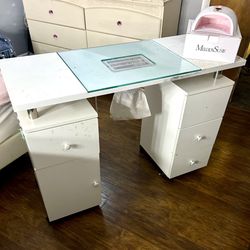Manicure Table