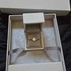 NEW 14 karat white gold ring