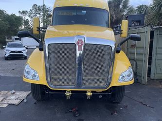 Kenworth T680 Hood