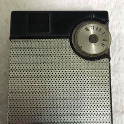 Vintage 1960’s General Electric AM Transistor Radio