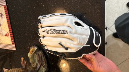 Brand new mizuno glove