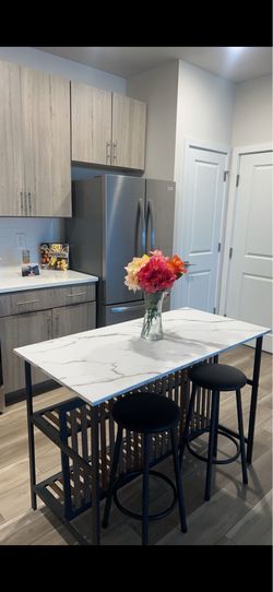 Modern Marble Dining Table Set w/ 2 Stools – Like New $180 OBO