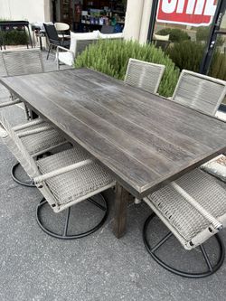 Brand New 7 Piece Patio Set All 6 Chairs Are Swivel Our Price $550 Cash Firm 