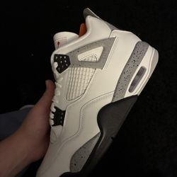 Air Jordan 4 (White Cement)
