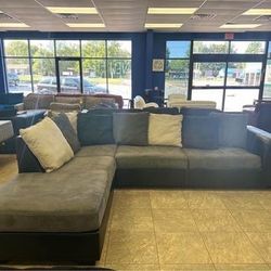 wow, black and gray sectional free delivery!!! 🚚