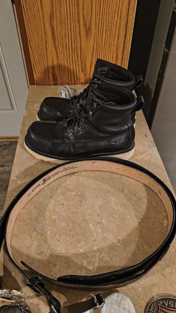 Like New Redwing Boots Size 9 Composet Toe