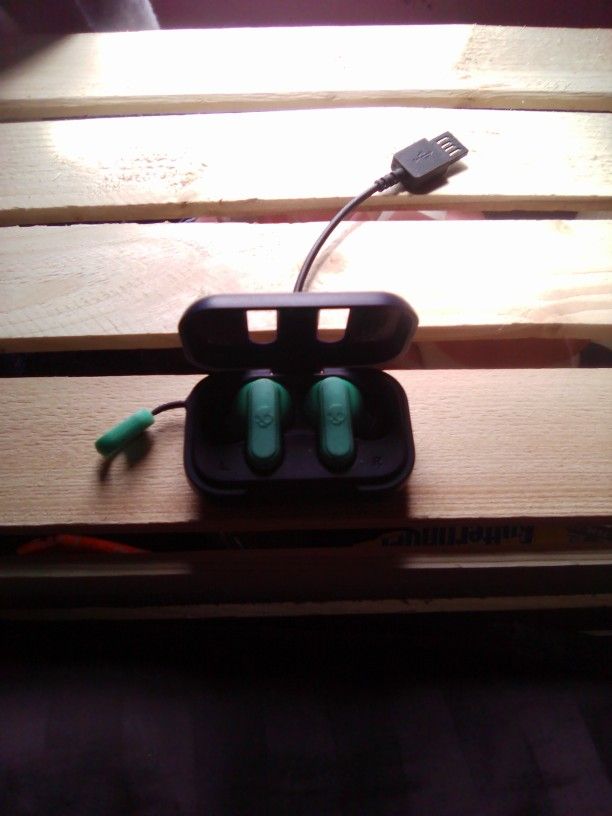 Skull Candy Earphones Bluetooth
