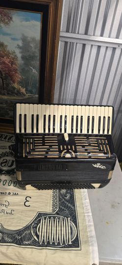 ACORDEON HECHO EN ITALYA $299